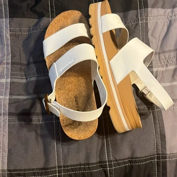 Dream Pairs Women’s White Sandals - Picture 4 of 4